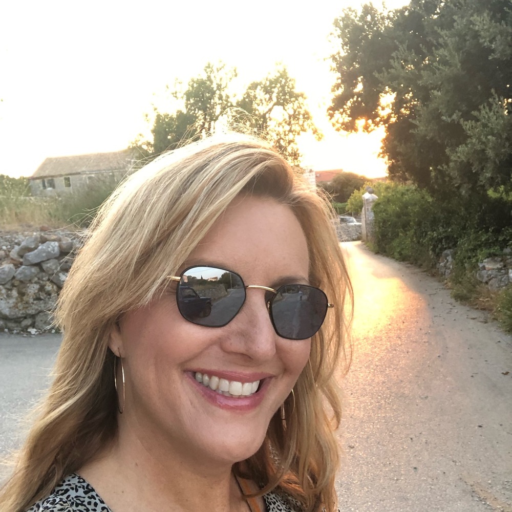 Meet your Posher, Lara